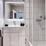 Relaxapartment Massagesessel, Kueche, Balkon, Schönwalde